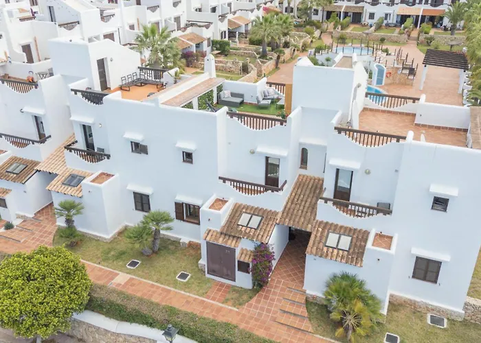 Casa Flores - Rooftop Sunset Terrace Apt, Pool View Near Beaches